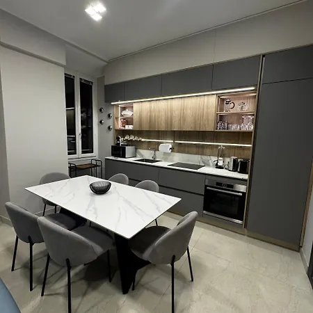 Kadevi Apartment -Centralissimo, Parcheggio Gratuito, Bici A Disposizione- サンレモ