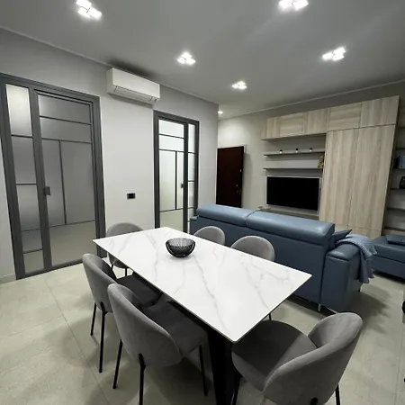 Kadevi Apartment -Centralissimo, Parcheggio Gratuito, Bici A Disposizione- サンレモ